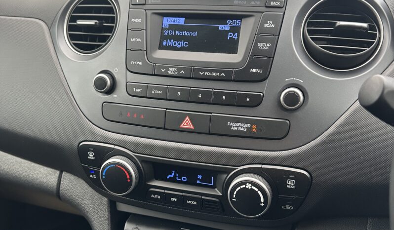 
								2017 Hyundai i10 1.2 premium hatchback 5dr full									