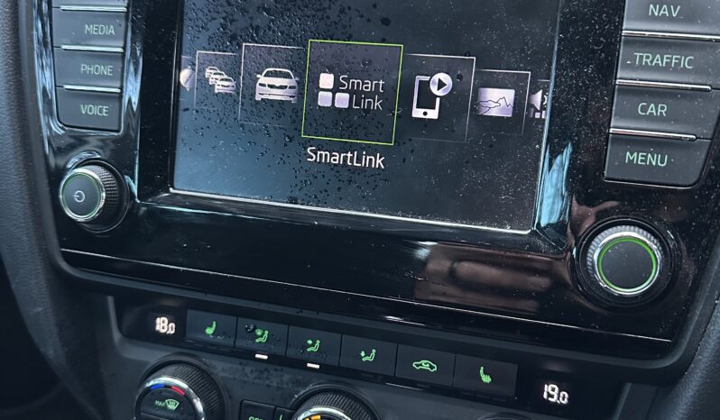 
								Skoda Octavia 1.4 TSI SE DSG full									