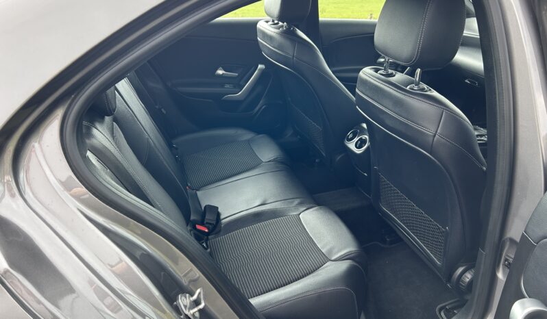 
								Mercedes-benz A180d Sport auto full									