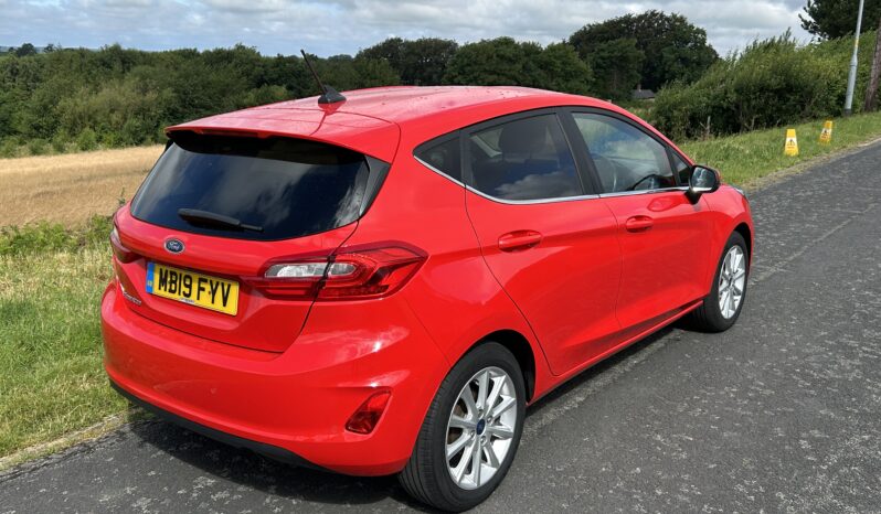
								Ford Fiesta 1.0T EcoBoost Titanium full									