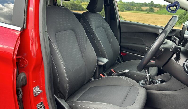 
								Ford Fiesta 1.0T EcoBoost Titanium full									