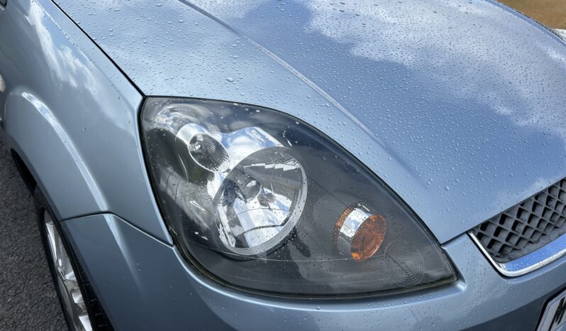 
								Ford fiesta ghia 1.4 petrol full									