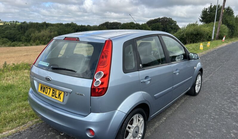 
								Ford fiesta ghia 1.4 petrol full									