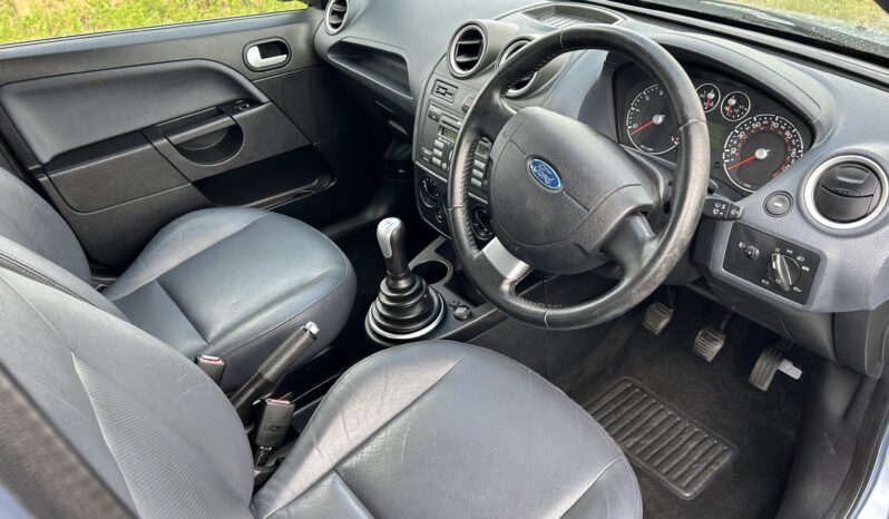 
								Ford fiesta ghia 1.4 petrol full									