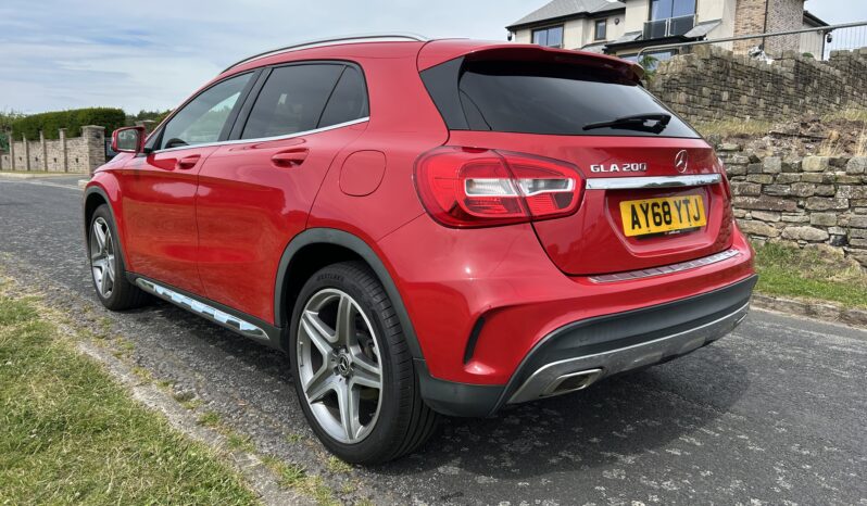 
								Mercedes-Benz GLA 1.6 GLA200 AMG Line 7G-DCT full									