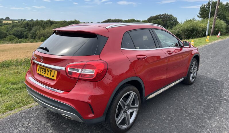 
								Mercedes-Benz GLA 1.6 GLA200 AMG Line 7G-DCT full									