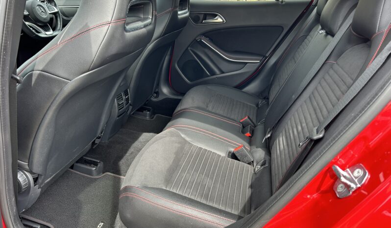 
								Mercedes-Benz GLA 1.6 GLA200 AMG Line 7G-DCT full									