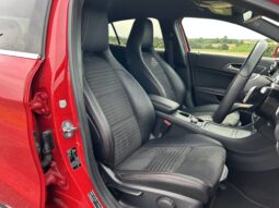 
										Mercedes-Benz GLA 1.6 GLA200 AMG Line 7G-DCT full									