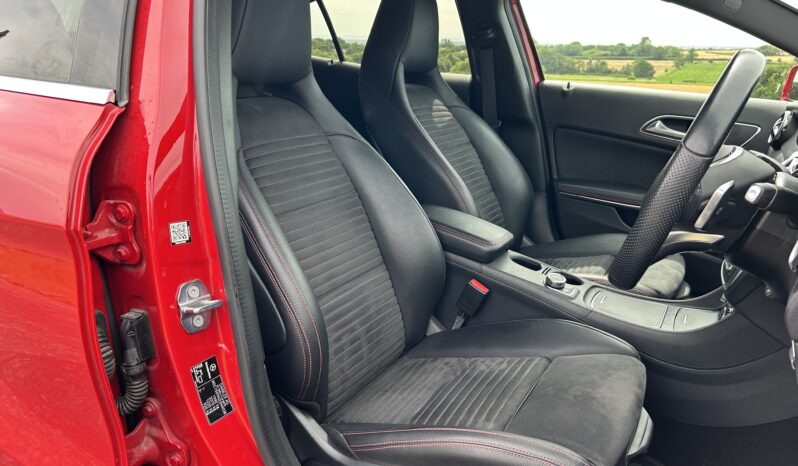 
								Mercedes-Benz GLA 1.6 GLA200 AMG Line 7G-DCT full									