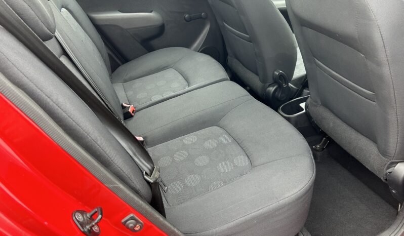 
								Hyundai i10 Classic 1.2 petrol full									