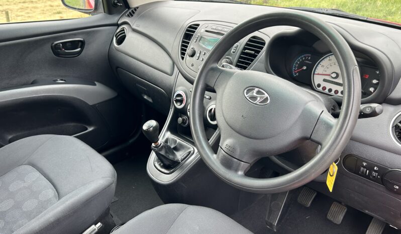 
								Hyundai i10 Classic 1.2 petrol full									