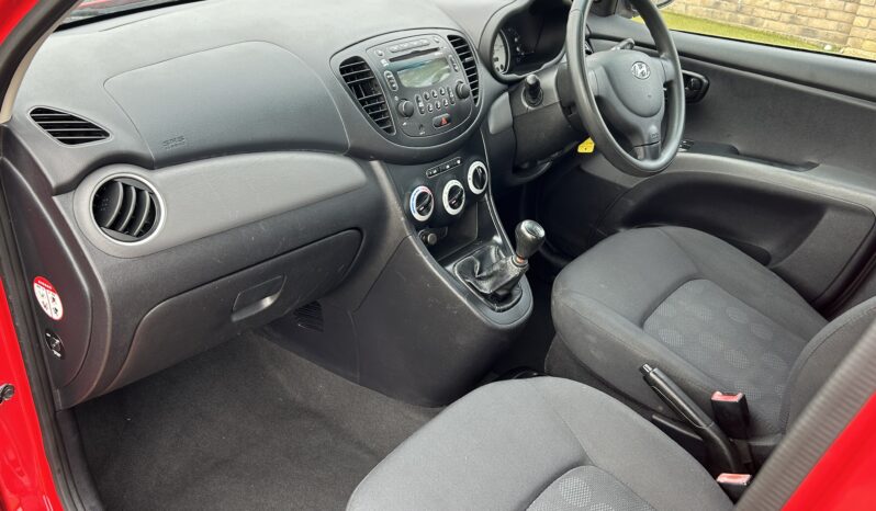 
								Hyundai i10 Classic 1.2 petrol full									