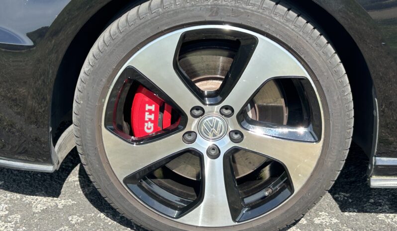 
								Volkswagen Golf GTI full									