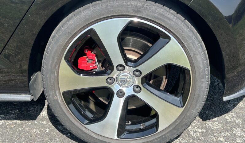 
								Volkswagen Golf GTI full									