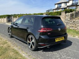 
										Volkswagen Golf GTI full									