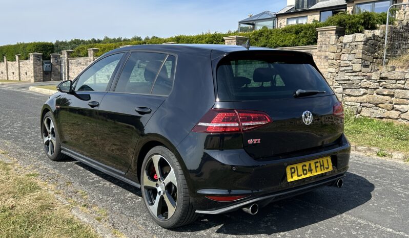 
								Volkswagen Golf GTI full									