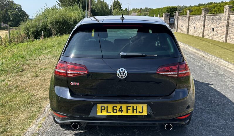 
								Volkswagen Golf GTI full									