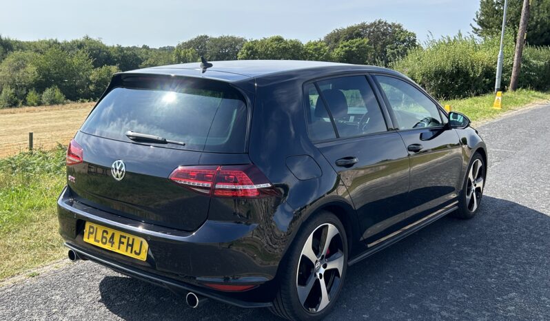 
								Volkswagen Golf GTI full									