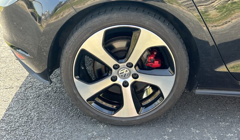 
								Volkswagen Golf GTI full									