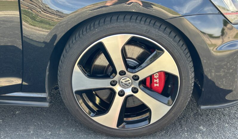 
								Volkswagen Golf GTI full									