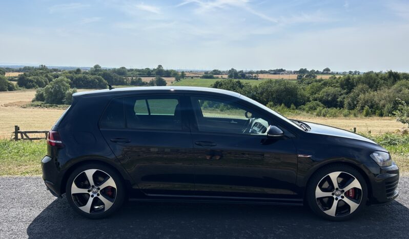 
								Volkswagen Golf GTI full									