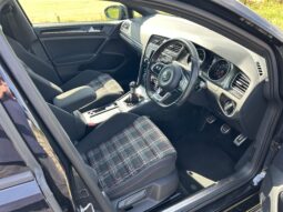 
										Volkswagen Golf GTI full									