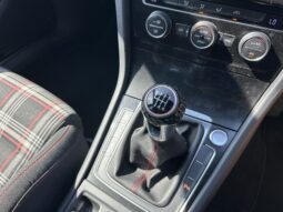 
										Volkswagen Golf GTI full									