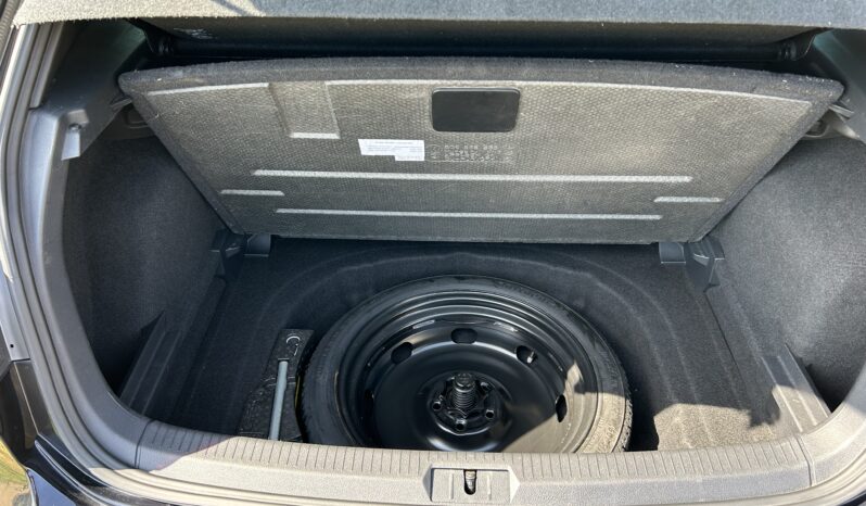 
								Volkswagen Golf GTI full									