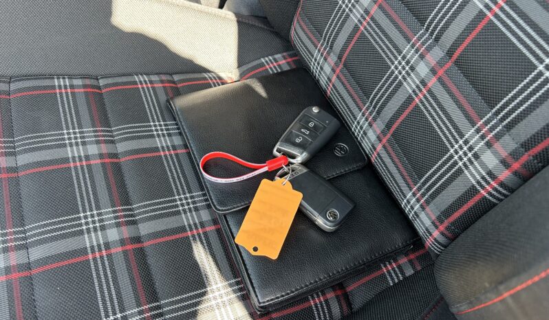 
								Volkswagen Golf GTI full									